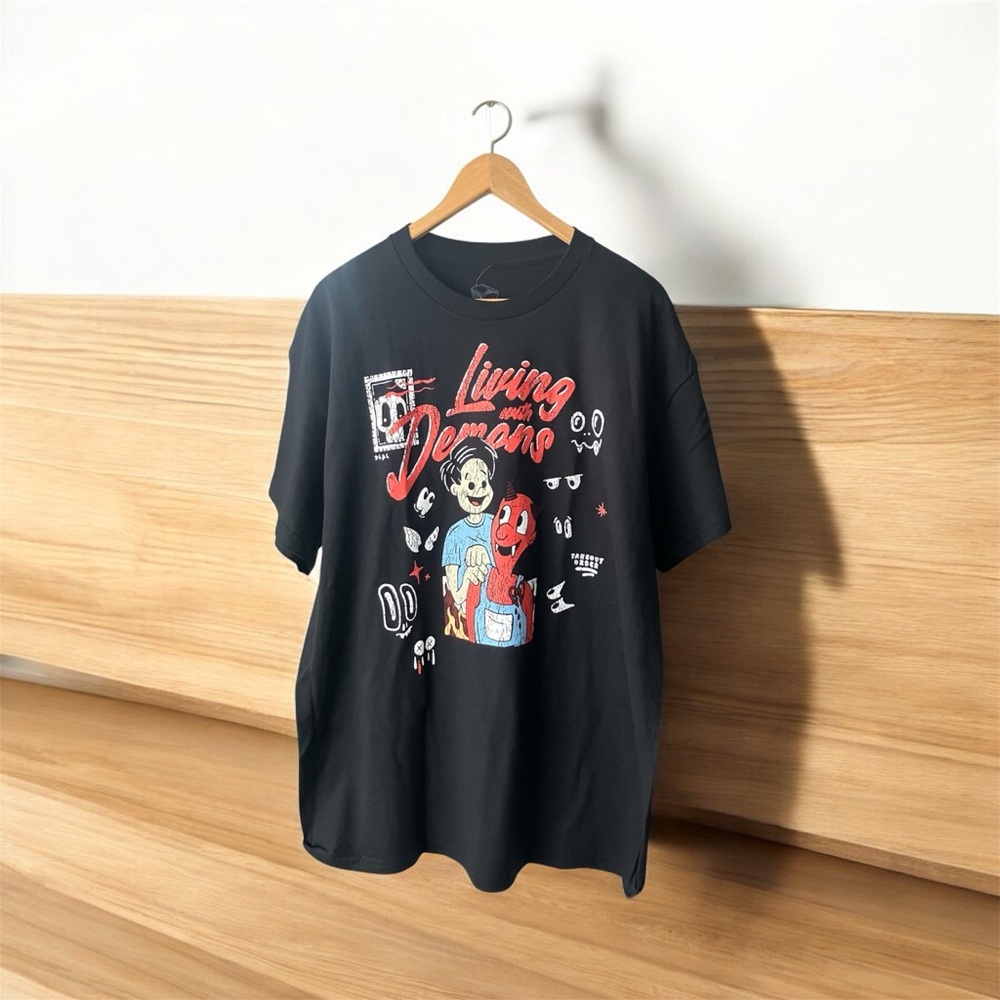 NEW Spencer's x Takeout Order Unisex LIVING WITH DEMONS Graphic Tee XL Devil